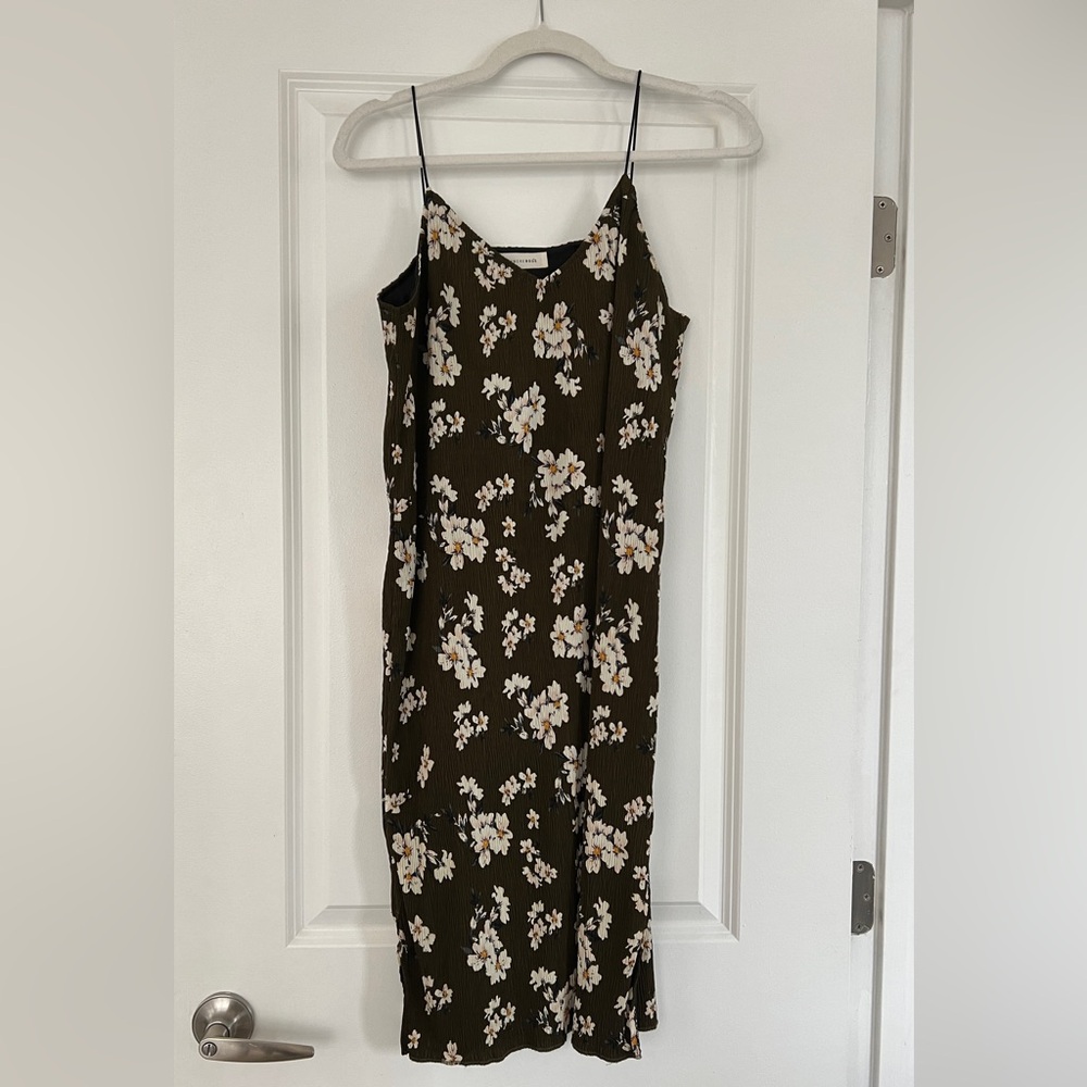 Floral print dress, fits like a Small